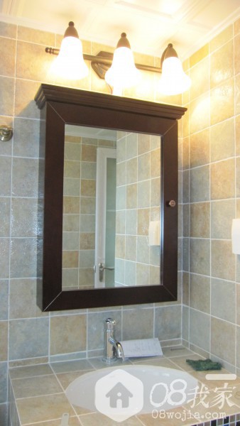 主卫镜柜.JPG 主卫镜柜.JPG