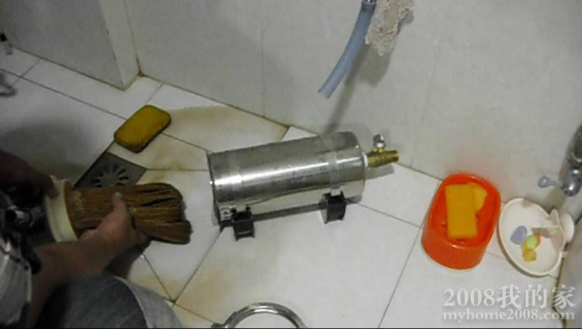 打开之后看到由于没冲洗很脏的滤芯.jpg 打开之后看到由于没冲洗很脏的滤芯.jpg